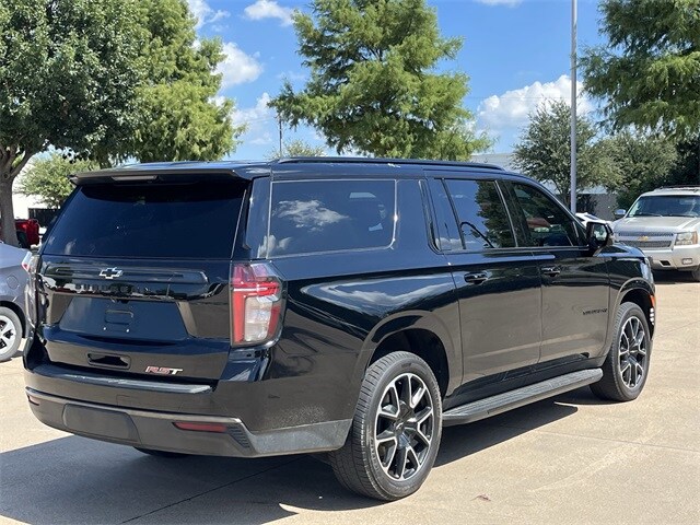 2021 Chevrolet Suburban RST photo 4