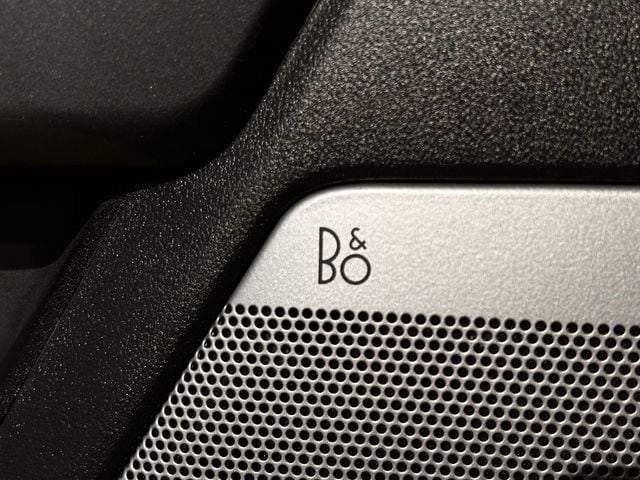 Used 2022 Star White Metallic Tri-Coat Ford Lariat image 26