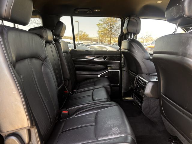 Used 2022 Diamond Black Crystal Pearlcoat Jeep Series II image 25