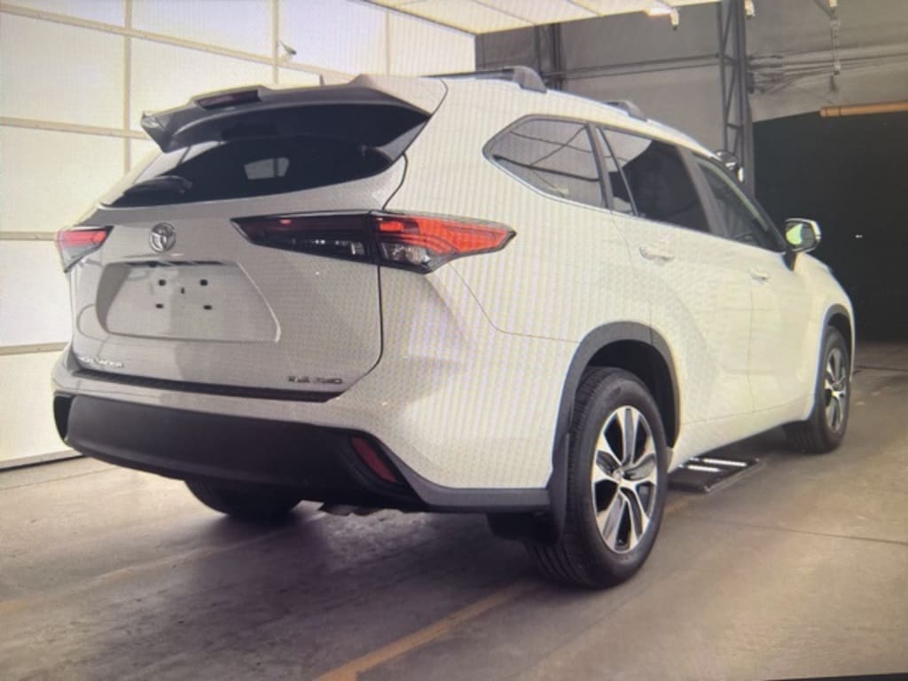 Used 2023 Toyota Highlander XLE SUV