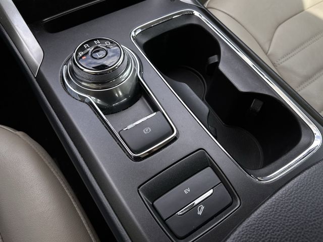 Used 2018 Magnetic Metallic Ford SE Luxury image 22