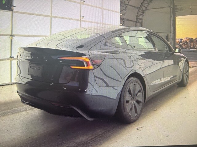 2024 Tesla Model 3 photo 3