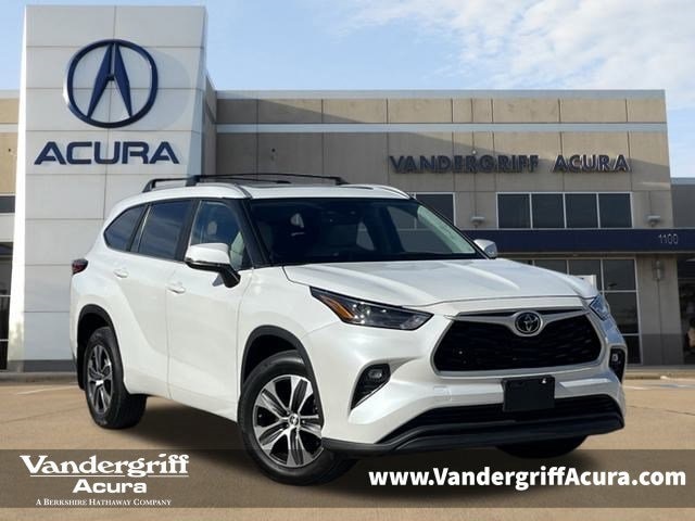 2023 Toyota Highlander XLE's photo