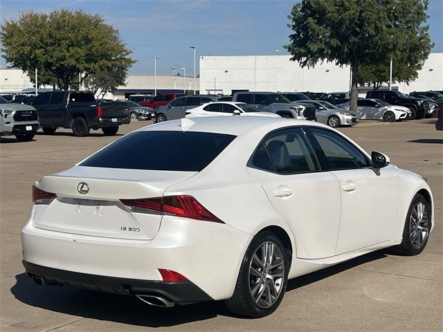 2018 Lexus IS 300 photo 4