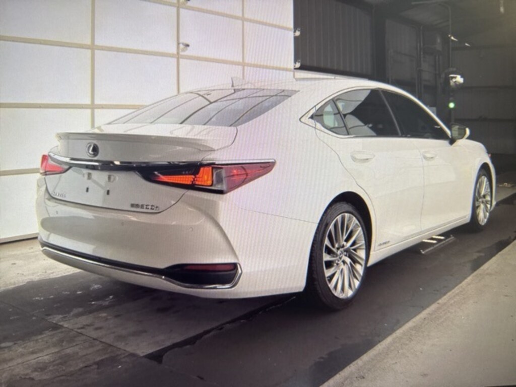 Used 2022 Lexus ES 300h Ultra Luxury Sedan