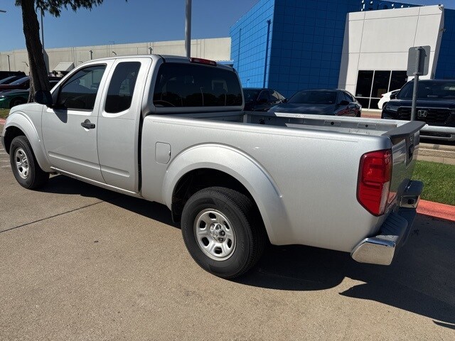 2015 Nissan Frontier S photo 2