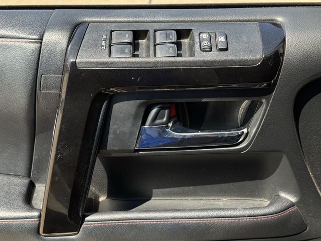 Used 2020 Super White Toyota Venture image 21