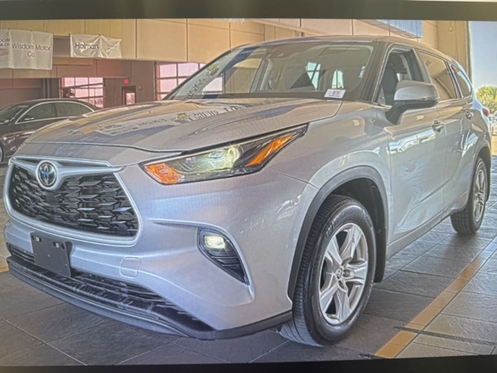 Used 2023 Toyota Highlander LE SUV