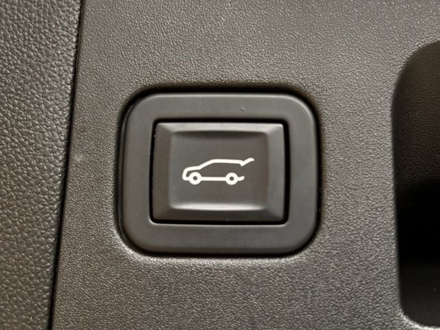 Used 2018 Dark Granite Metallic CADILLAC Base image 36