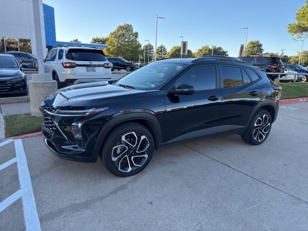 Used 2025 Chevrolet Trax 2RS SUV