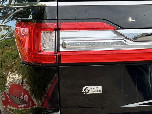 Used 2018 Burgundy Velvet Metallic Tinted Clearcoat Lincoln Premiere image 7