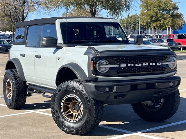 2022 Ford Bronco Wildtrak photo 2