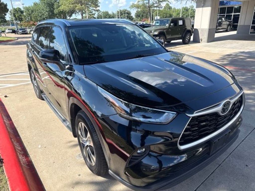 Used 2021 Toyota Highlander XLE SUV