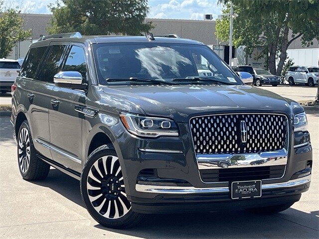 2023 Lincoln Navigator Black Label photo 2
