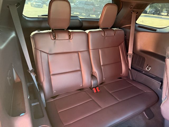Used 2025 Agate Black Metallic Ford Platinum image 29