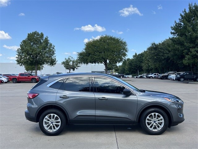 2022 Ford Escape SE photo 2