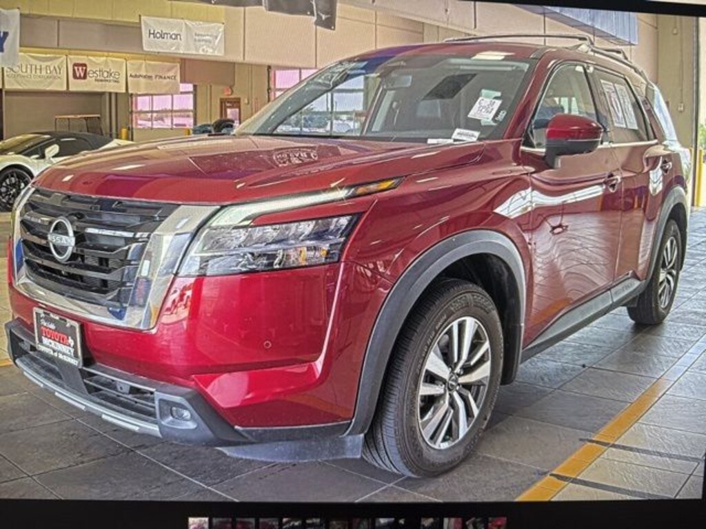 Used 2024 Nissan Pathfinder SL SUV