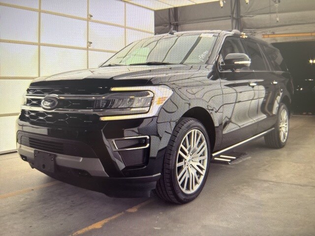 2023 Ford Expedition MAX Limited photo 3
