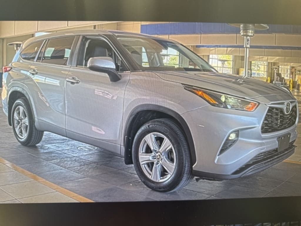 Used 2023 Toyota Highlander LE SUV