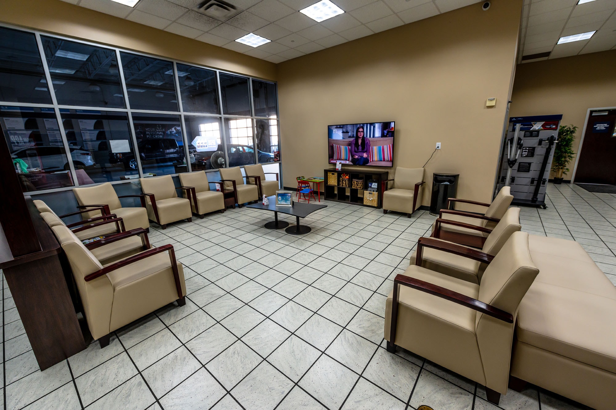 Vandergriff Acura Lobby