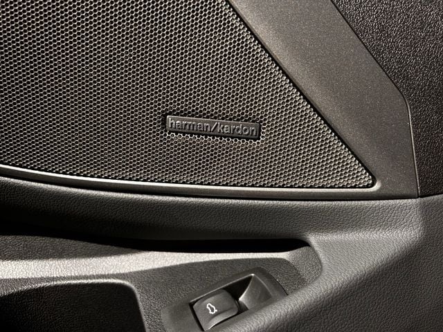 Used 2025 Black Sapphire Metallic BMW M340i xDrive image 28