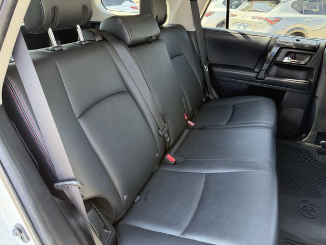 Used 2020 Super White Toyota Venture image 27