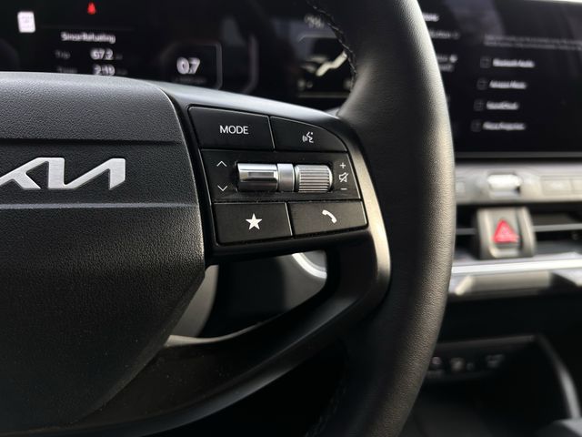Used 2025 Snow White Pearl Kia EX image 15