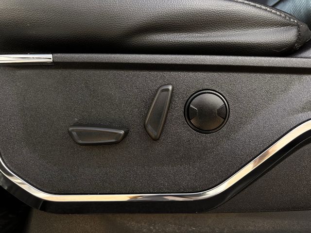 Used 2022 Star White Metallic Tri-Coat Ford Lariat image 28