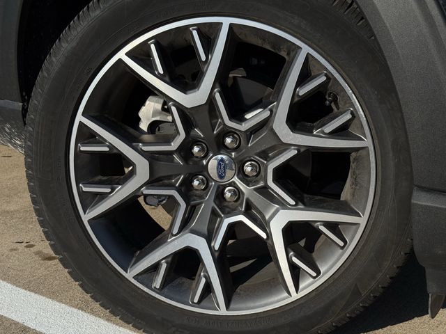 Used 2025 Agate Black Metallic Ford Platinum image 9