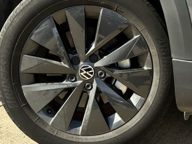 Used 2024 Platinum Gray Metallic Volkswagen 1.5T S image 9