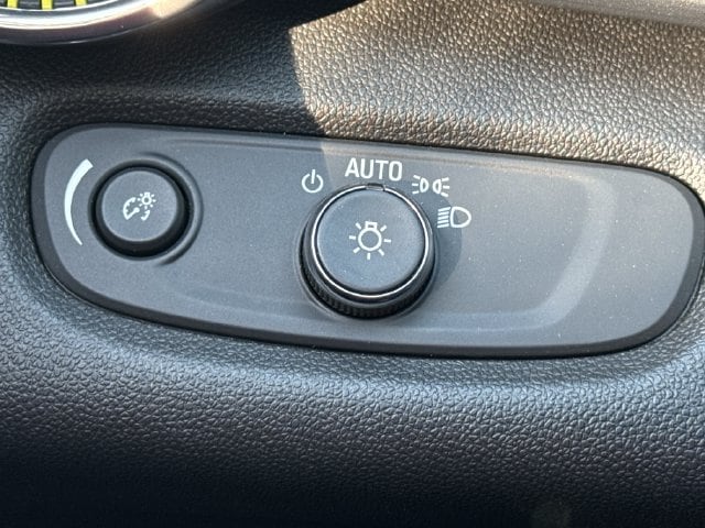 Used 2026 Summit White Chevrolet LT image 21