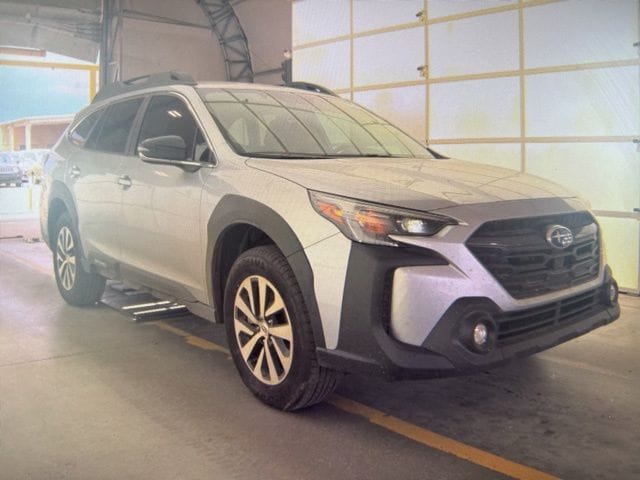 2025 Subaru Outback Premium's photo
