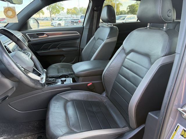 Used 2020 Pure Gray Volkswagen 3.6L V6 SEL Premium image 24