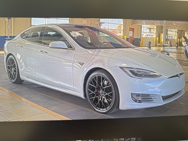 2020 Tesla Model S Performance's photo