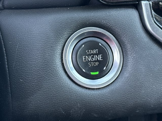Used 2024 Summit White GMC Elevation image 20