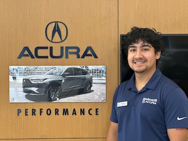 Staff member Luis Murillo from ID_e008e8f83641