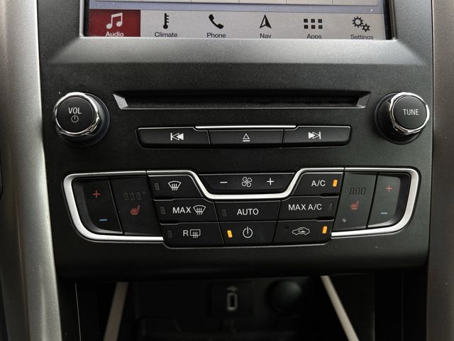 Used 2018 Magnetic Metallic Ford SE Luxury image 21