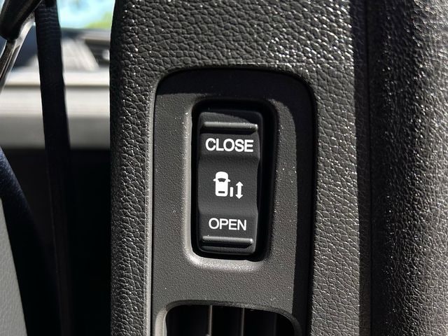 Used 2025 Modern Steel Metallic Honda EX-L image 33