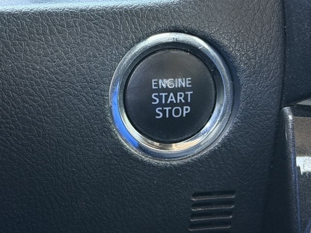 Used 2020 Super White Toyota Venture image 18