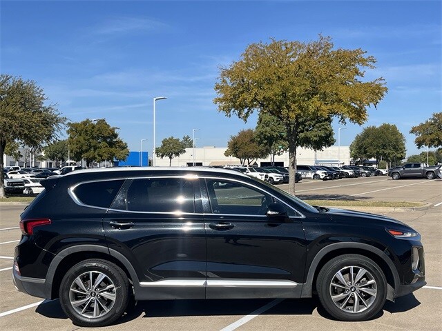 2020 Hyundai Santa Fe SEL photo 2