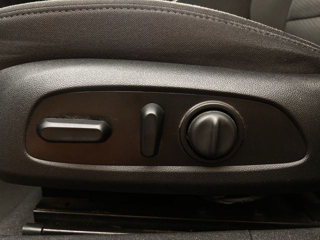 Used 2020 Summit White Chevrolet LT image 28