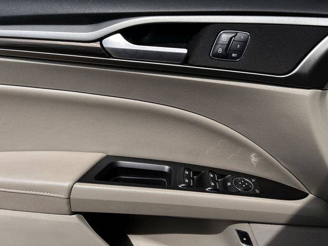 Used 2018 Magnetic Metallic Ford SE Luxury image 25