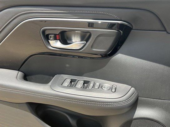 Used 2025 Platinum White Pearl Acura Base image 26