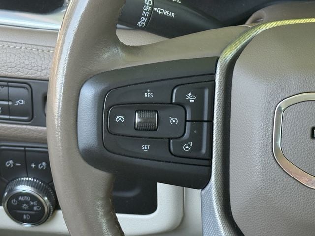 Used 2022 White Frost Tricoat GMC Denali image 13