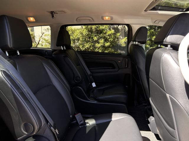 Used 2025 Modern Steel Metallic Honda EX-L image 31