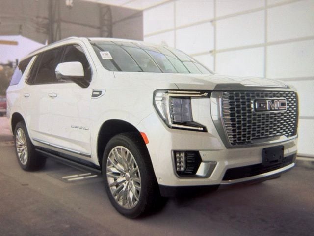 White Frost Tricoat 2024 GMC Yukon SUV / Crossover Four-Wheel Drive 