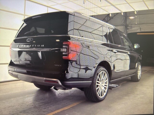 2023 Ford Expedition MAX Limited photo 4