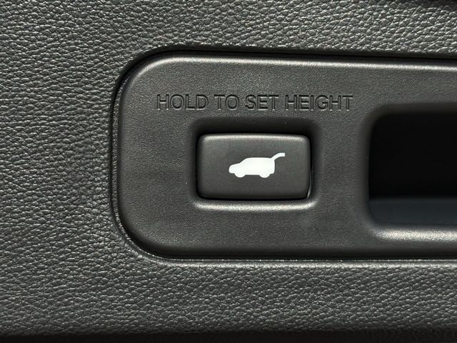 Used 2025 Majestic Black Pearl Acura Technology Package image 33