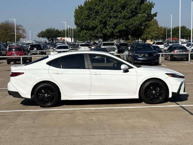 Used 2026 Ice Cap Toyota SE image 3