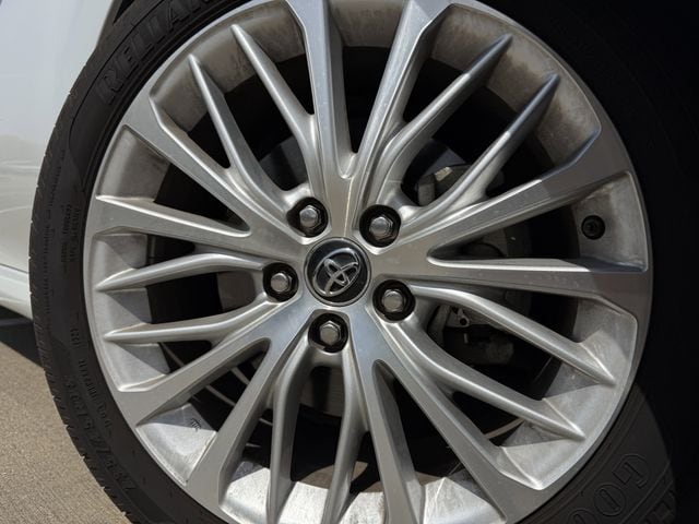 Used 2019 Wind Chill Pearl Toyota XLE image 10